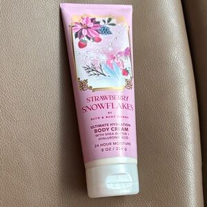 Bath & Body Works Strawberry Snowflakes Pink Body Cream